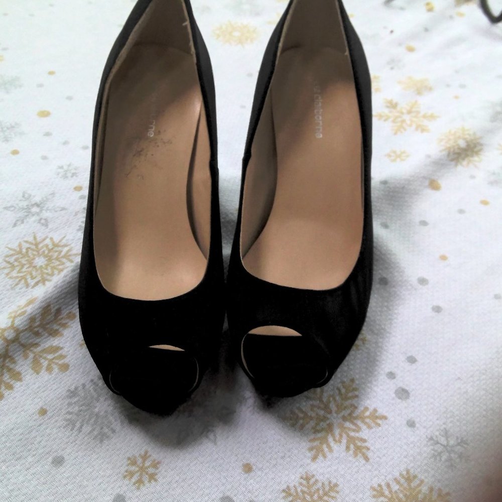 LIZ CLAIBORNE BLACK OPEN TOE PUMP